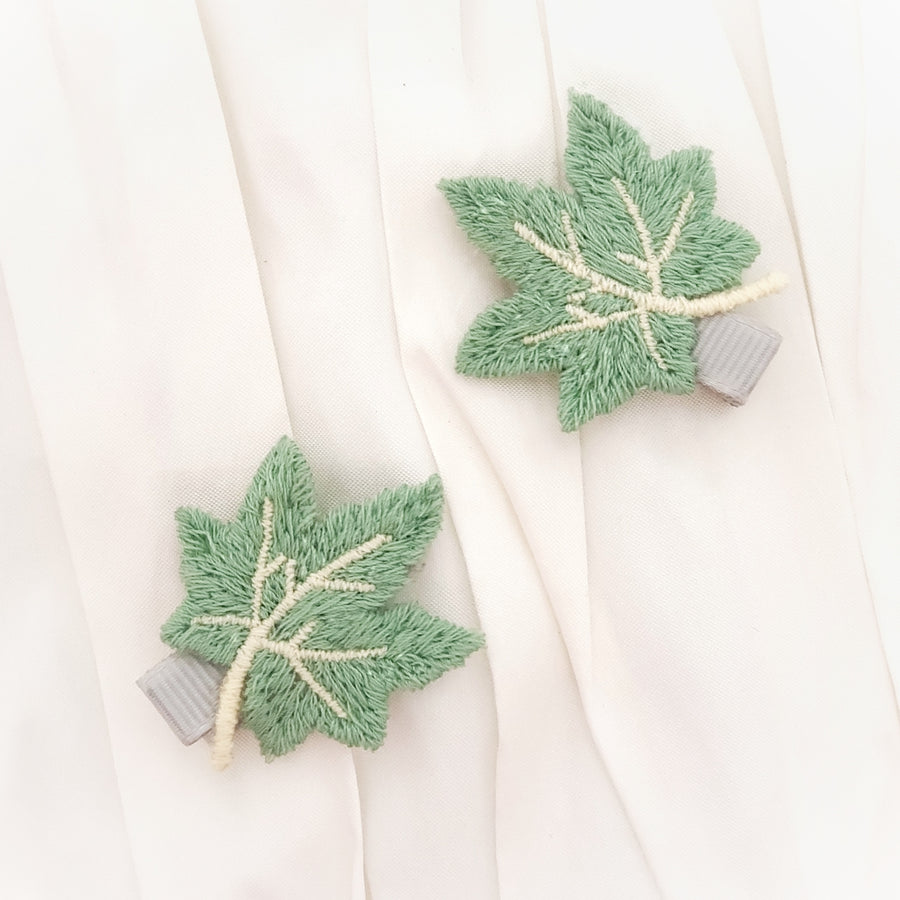 Maple Leaf Cutie Clip