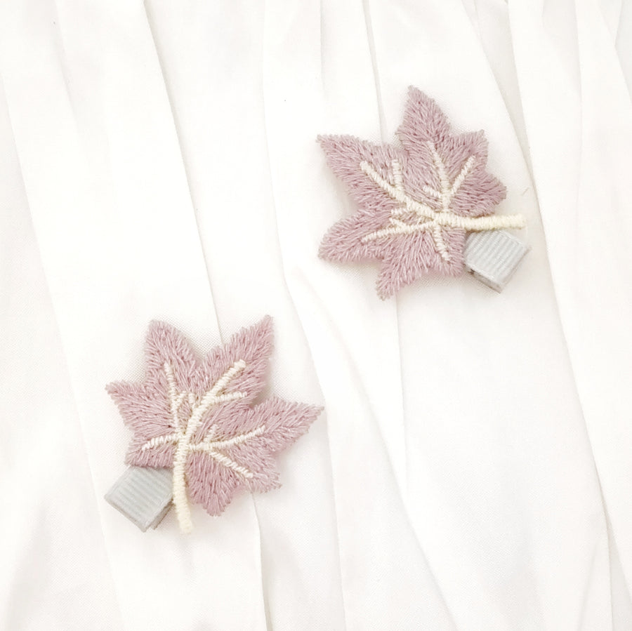 Maple Leaf Cutie Clip